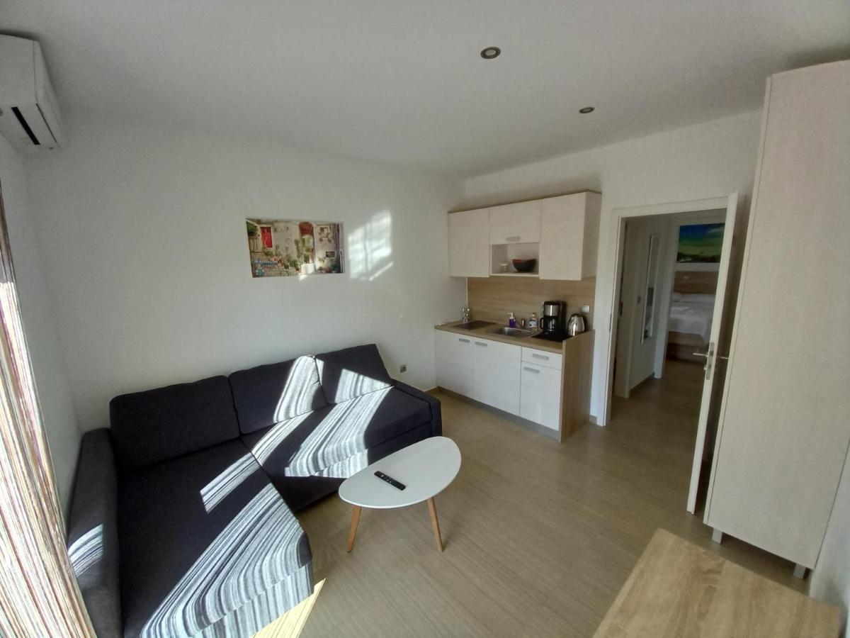 Apartmani Tropical Vodice Eksteriør bilde